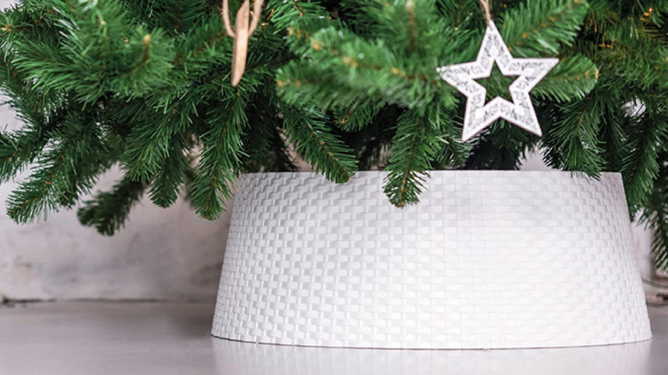 Its white, wicker base adds some polish to your holiday set-up, as it wraps around the stand of your tree for a refined look.