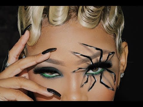 12) Spider-Eye Makeup