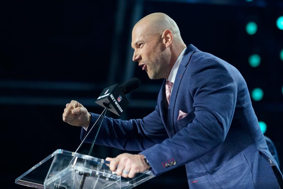 Former Cleveland Browns offensive lineman Joe Thomas gets the crowd excited at the start of the first round of the NFL football draft, Thursday April 29, 2021, in Cleveland. (AP Photo/Tony Dejak)