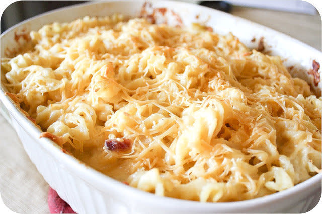 <strong>Get the <a href="http://www.adventures-in-cooking.com/2010/05/fancy-pants-macaroni-and-cheese.html">Five Cheese Mac And Cheese recipe</a> from Adventures in Cooking</strong>