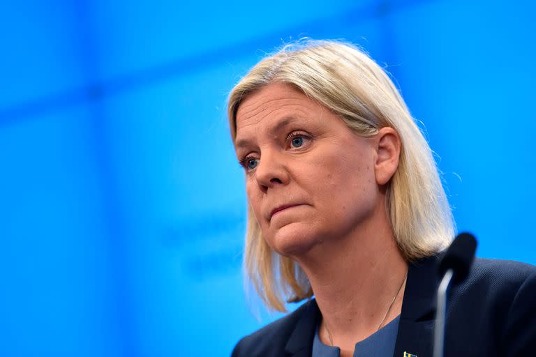 Magdalena Andersson, al anunciar que renunciaba tras su designación como premier sueca en el Parlamento. (Photo by various sources / AFP) / Sweden OUT