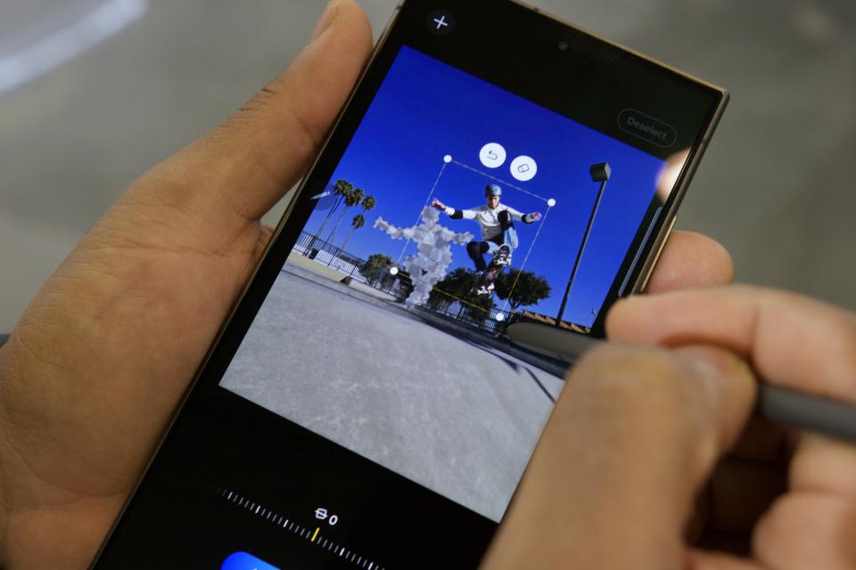 Someone using the Generative Edit app on the Samsung Galaxy S24 Ultra.