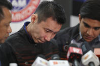 Malaysian badminton player Lee Chong Wei, center, cries during a press conference in Putrajaya, Malaysia, Thursday, June 13, 2019. Former World No. 1-ranked Lee has announced his retirement from badminton after 19 years following his battle with cancer. (AP Photo/Vincent Thian)