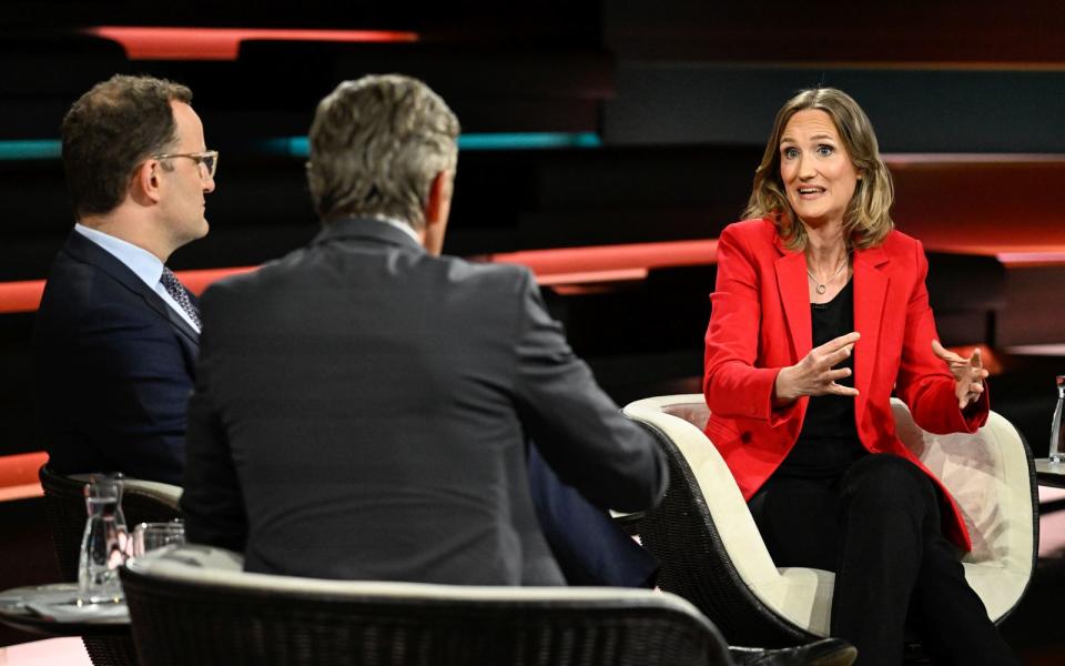 Jens Spahn, Markus Lanz und Kristin Helberg waren beim Thema Grenzkontrollen nur bedingt einer Meinung. (Bild: ZDF/ Markus Hertrich)