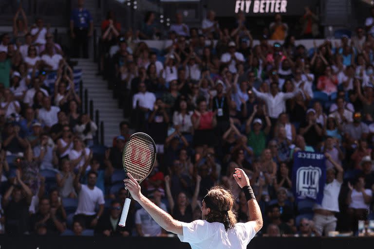 Tsitsipas levanta al público en el Rod Laver Arena, en la semifinal contra Khachanov