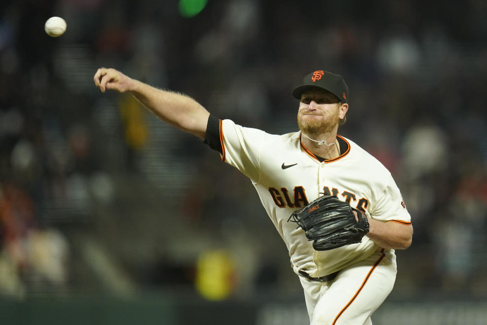 San Francisco Giants' Alex Cobb pitches against the Atlanta Braves during the fifth inning of a baseball game in San Francisco, Monday, Sept. 12, 2022. (AP Photo/Godofredo A. Vásquez)