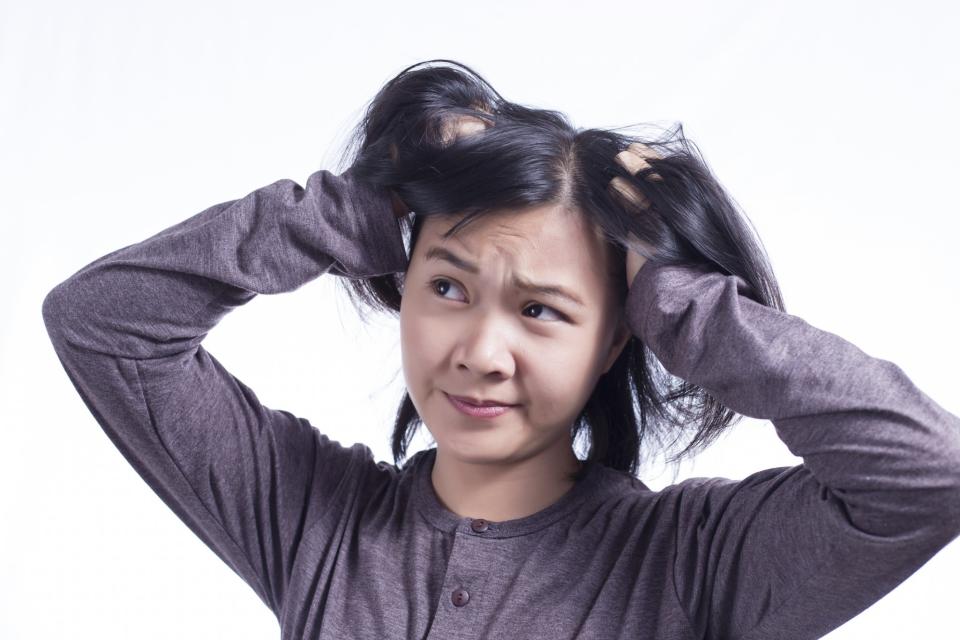 Mythe N° 4 : le silicone alourdit les cheveux et laisse un résidu cireux
