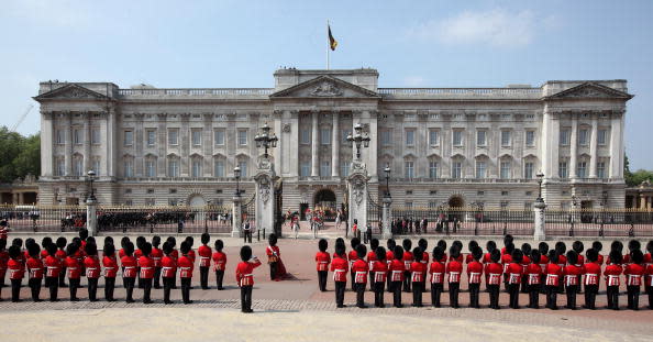 <div class="inline-image__caption"><p>]Britain's Queen Elizabeth II leaves Buckingham Palace in central London to address Parliament at the official State Opening of Parliament ceremony at Westminster on May 25, 2010 in London, England.</p></div> <div class="inline-image__credit">Dan Kitwood/Getty Images</div>