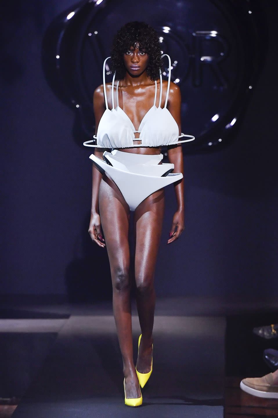 viktor rolf runway fallwinter 2023 2024 paris haute couture fashion week