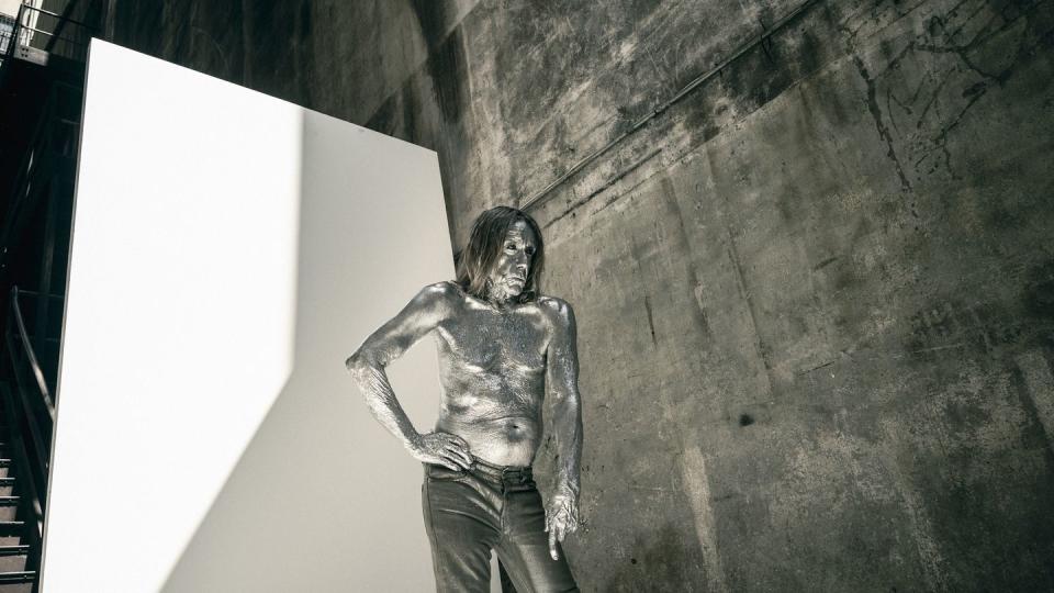 Iggy Pop, Sänger aus den USA, steht Modell für den Sänger und Fotografen Bryan Adams, der für die diesjährige Auflage des Pirelli-Kalenders 2022 fotografiert.