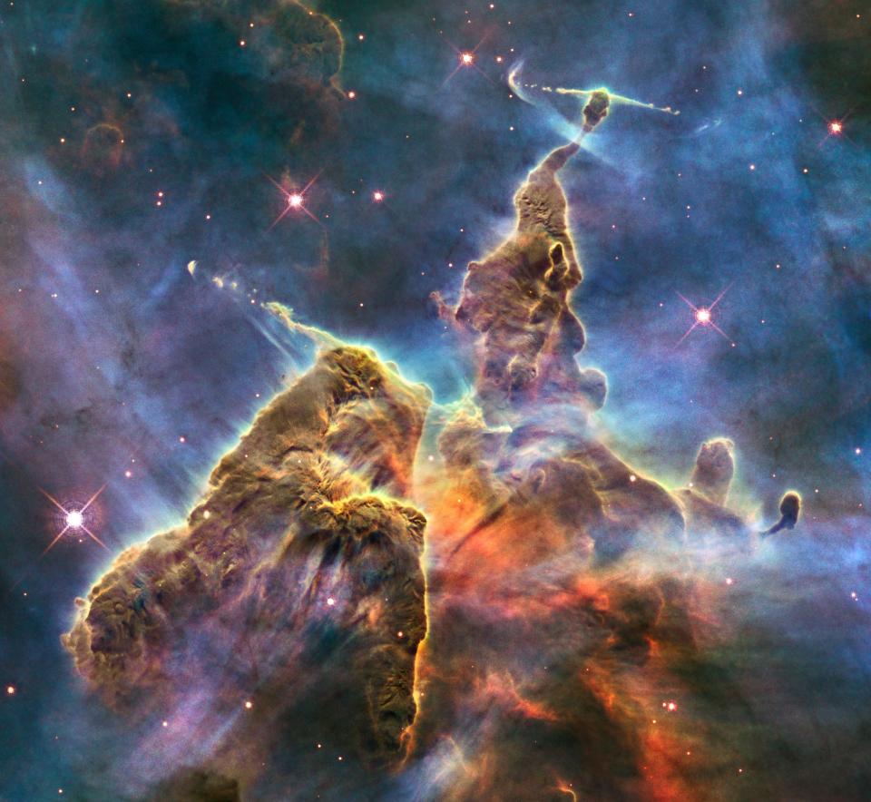 pillar of gas and dust carina nebula