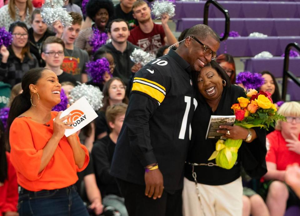 LaShay Powell, who teaches history and law classes at Northeast Magnet High School, has loved Pittsburgh Steelers quarterback Kordell Stewart since she was a young teenager. On Tuesday, he surprised her with tickets to a Steelers’ game.