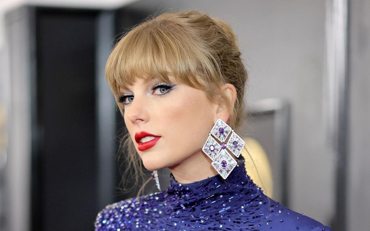 Taylor Swift (33) erfreut ihre Fans gleich zu Beginn ihrer "Eras"-Tour mit einer Überraschung. Sie veröffentlicht in der Nacht von Freitag auf Samstag neue Songs. (Bild: 2023 The Recording Academy/Neilson Barnard)