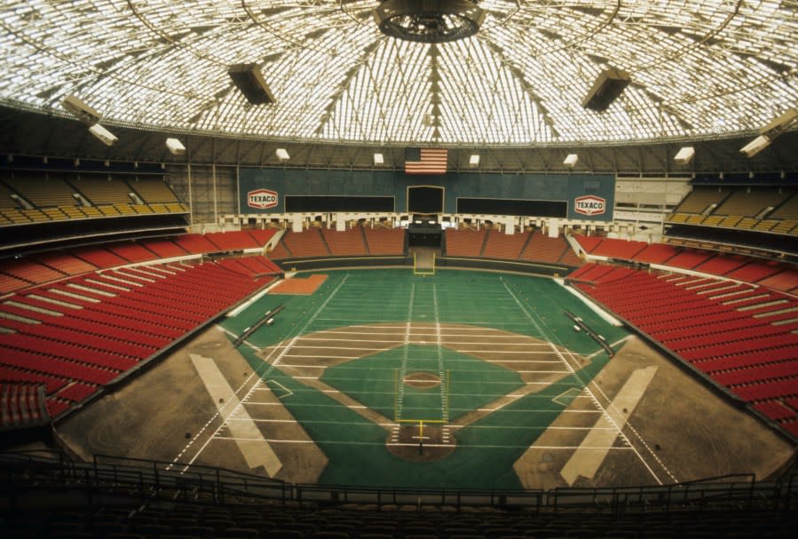 Football: Overall view of field at Astrodome before Houston Oilers vs Green Bay Packers preseason game. Houston, TX 8/19/1972 CREDIT: John Iacono (Photo by John Iacono /Sports Illustrated via Getty Images) (Set Number: X17068 TK1 R1 F31 )