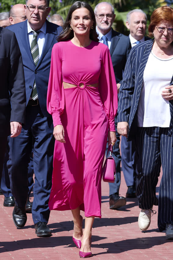 Reina Letizia con vestido rosa