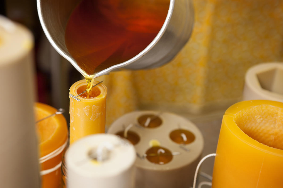 Paraffin Vs. Beeswax  Which Wax is Best For Scented Candles? – VedaOils