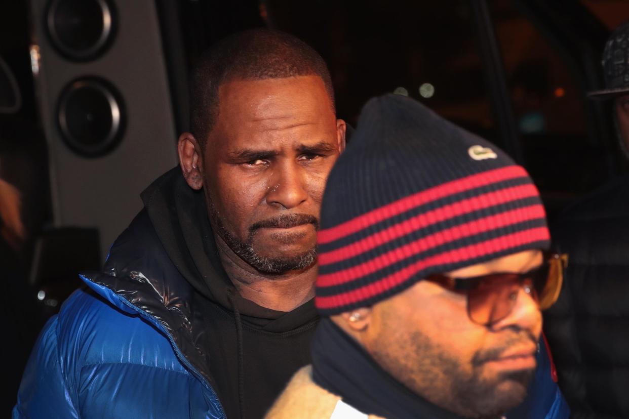 R&B singer R. Kelly arrives at the 1st District-Central police station on February 22, 2019 in Chicago, Illinois. (Photo by Scott Olson/Getty Images)