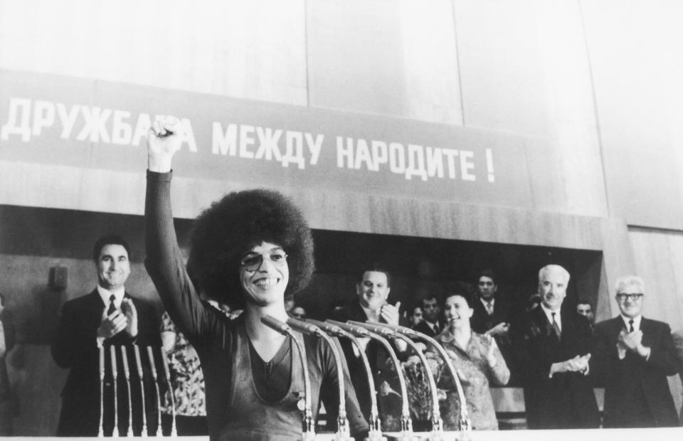 Showing a Black Power salute, activist Angela Davis earns warm applause during a meeting held in honor of her visit to Bulgaria. (Photo: Getty Images)