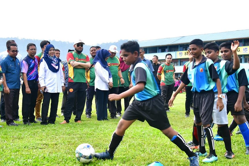 Tengku Amir ends Gagasan Rumpun Selangor Hulu Langat tour with cheers from Ampang folk