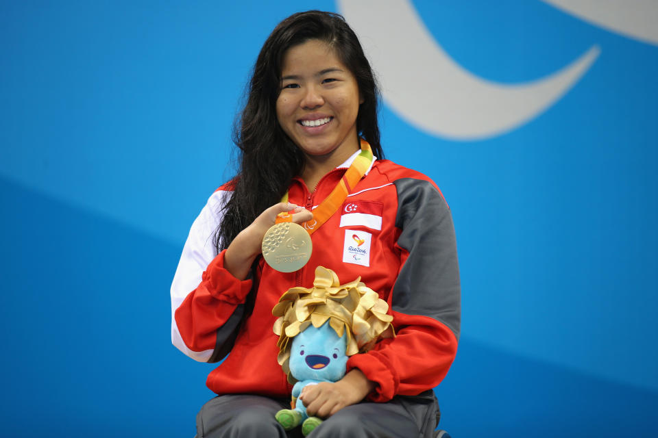 Yip Pin Xiu with her gold medal in the women's 100m backstroke at the 2016 Rio de Janeiro Paralympics. 