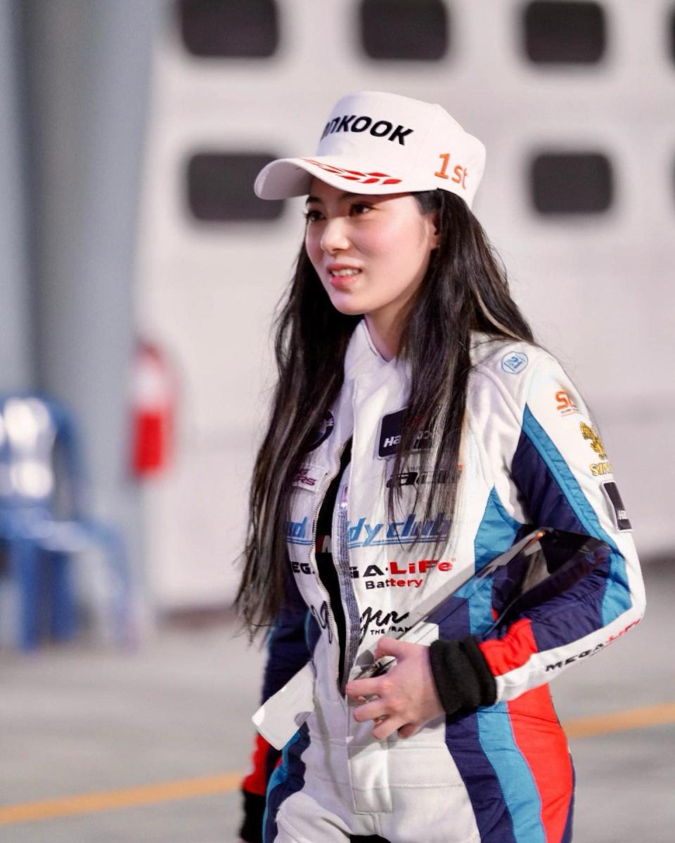 賽車美少女Betty Chen陳映瑜成為雪邦12小時耐久賽第一位女性車手冠軍。AAI車隊／ STARFiSH星予公關提供