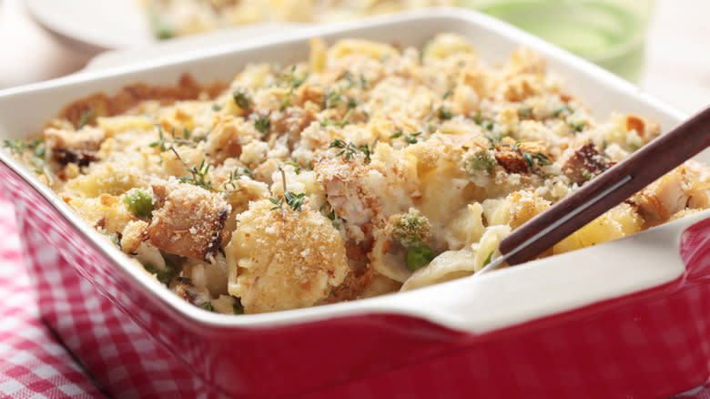 Tuna casserole with croutons 