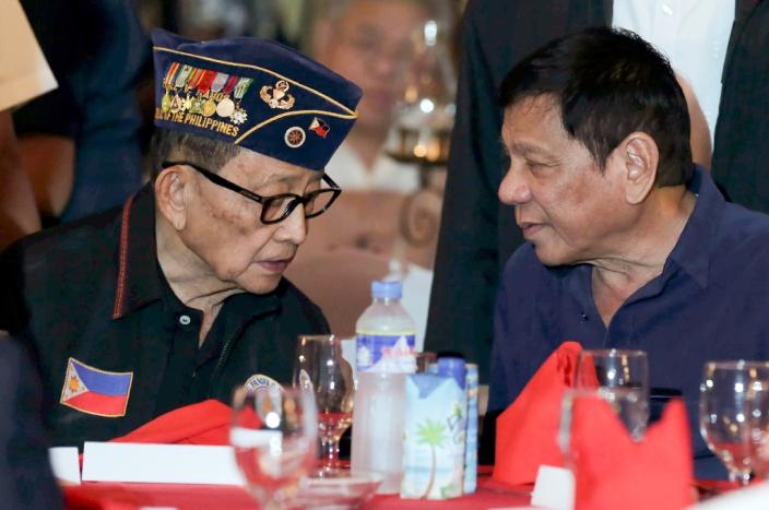 Former president Fidel Ramos (L) has criticised Philippine President Rodrigo Duterte's tirades against the United States and deadly war on crime (AFP Photo/)