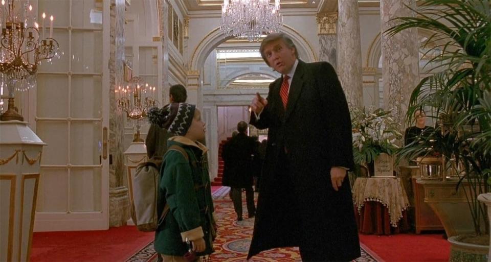 Kevin McCallister meets Donald Trump in the Plaza Hotel lobby (20th Century Fox)