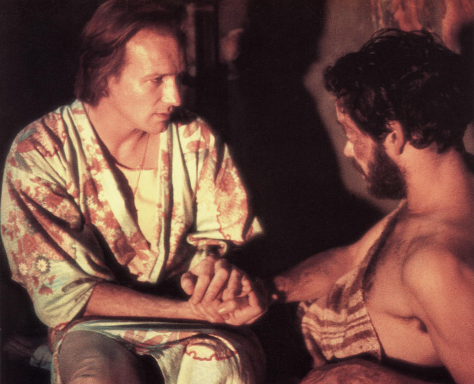 William Hurt and Raul Julia in Kiss of the Spider Woman (Photo: &#xa9; Island Alive/courtesy Everett Collection)