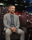 Ryan Gosling est réputé pour être exubérant. Il aime par exemple raser son chien George pour lui faire une jolie crête, et décore son appartement d'un tas de squelettes dont <em>"le système nerveux est composé de guirlandes."</em>(Getty Images)