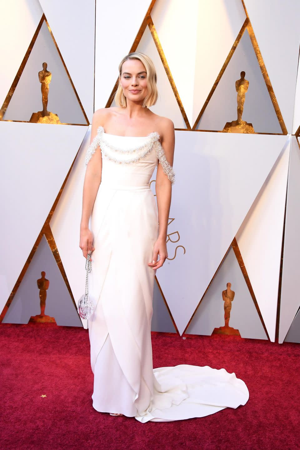 Margot Robbie stuns on the Oscars red carpet. Photo: Getty Images