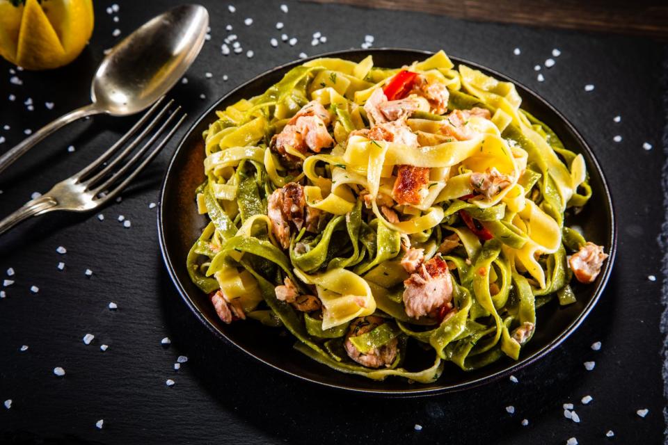 Lachs-Tagliatelle mit Zitronensoße