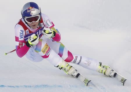 Lindsey Vonn of the U.S. skis during the women's World Cup Downhill skiing race in Val d'Isere, the French Alps, December 20, 2014. REUTERS/Christian Hartmann