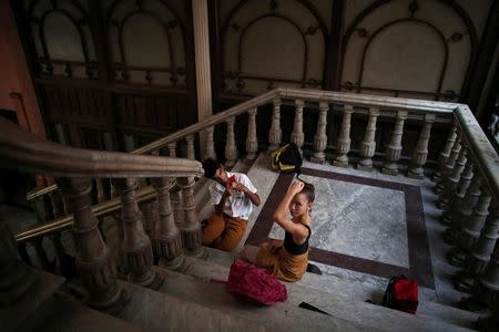 Students at the Cuba's National Ballet School (ENB) play with a cell phone during a break in Havana, Cuba, October 12, 2016. Picture taken October 12, 2016. REUTERS/Alexandre Meneghini