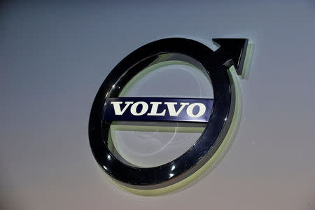 The Volvo logo is seen during the media preview of the 2016 New York International Auto Show in Manhattan, New York, March 24, 2016. REUTERS/Brendan McDermid/File Photo