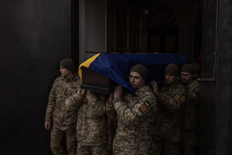KYIV, UKRAINE - FEBRUARY 06: Ukrainian soldiers carry a coffin of a Ukrainian serviceman Eduard Shtraus, who was killed near Bakhmut, during a funeral ceremony at the Cathedral of St. Alexander on February 6, 2023 in Kyiv, Ukraine. The Ukrainian president said over the weekend that fierce fighting was underway in Bakhmut, a town on the western edge of the Donbas region that Russia has been trying to seize for months. (Roman Pilipey/Getty Images)