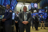 <p>Traders and financial professionals observe a moment of silence for the late Sen. John McCain prior to the opening bell on the floor of the New York Stock Exchange (NYSE), Aug. 27, 2018 in New York City. (Photo: Drew Angerer/Getty Images) </p>