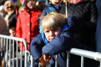 <p>A youngster along the parade route awaits the start of the 91st Macy’s Thanksgiving Day Parade in New York, Nov. 23, 2017. (Photo: Gordon Donovan/Yahoo News) </p>