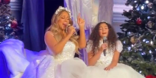 Mariah Carey sings Christmas duet with daughter Monroe at Toronto