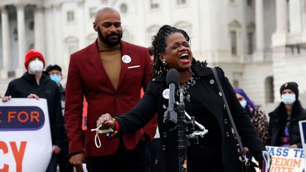 PHOTO: Daryl Jones and Barbara Arnwine of Transformative Justice Coalition&#xa0;joins hunger strikers and activists at a press conference in front of the Capitol Building to demand that the Senate pass the Freedom To Vote: John Lewis Act, Jan. 13, 2022. (Paul Morigi/Getty Images for Un-Pac)