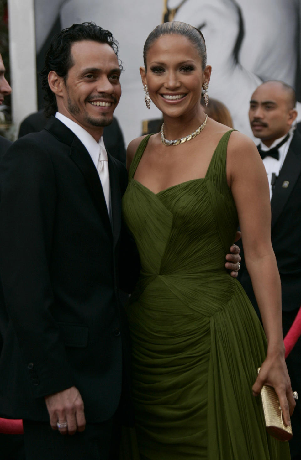 Marc Anthony y Jennifer Lopez en la alfombra roja del Oscar en 2006. (AP)