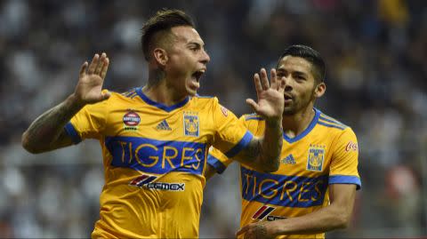 Eduardo Vargas Javier Aquino Tigres