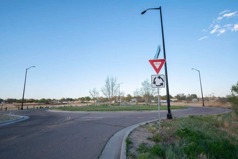 A roundabout on Lakeshore Ave. leads into Lake Minnequa Park and Open Space.