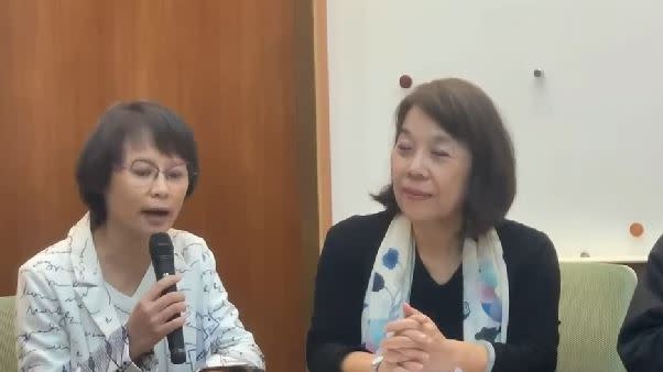 北一女教師區桂芝（左）批108課綱是無恥的課綱引發外界熱議。（圖／讀者提供）