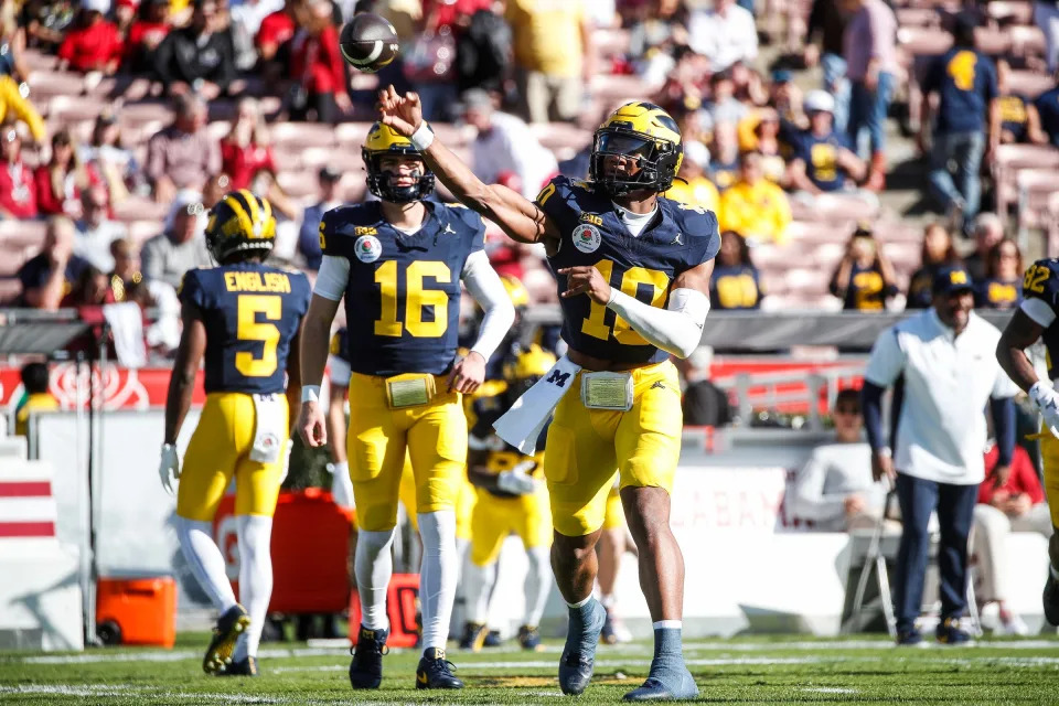 <a class="link " href="https://sports.yahoo.com/ncaaf/players/322778/" data-i13n="sec:content-canvas;subsec:anchor_text;elm:context_link" data-ylk="slk:Michigan quarterback;sec:content-canvas;subsec:anchor_text;elm:context_link;itc:0">Michigan quarterback</a> <a class="link " href="https://sports.yahoo.com/ncaaf/players/333316/" data-i13n="sec:content-canvas;subsec:anchor_text;elm:context_link" data-ylk="slk:Alex Orji;sec:content-canvas;subsec:anchor_text;elm:context_link;itc:0">Alex Orji</a> (10) warms up ahead of the Rose Bowl game against Alabama at Rose Bowl Stadium in Pasadena, Calif., on Monday, Jan. 1, 2024.