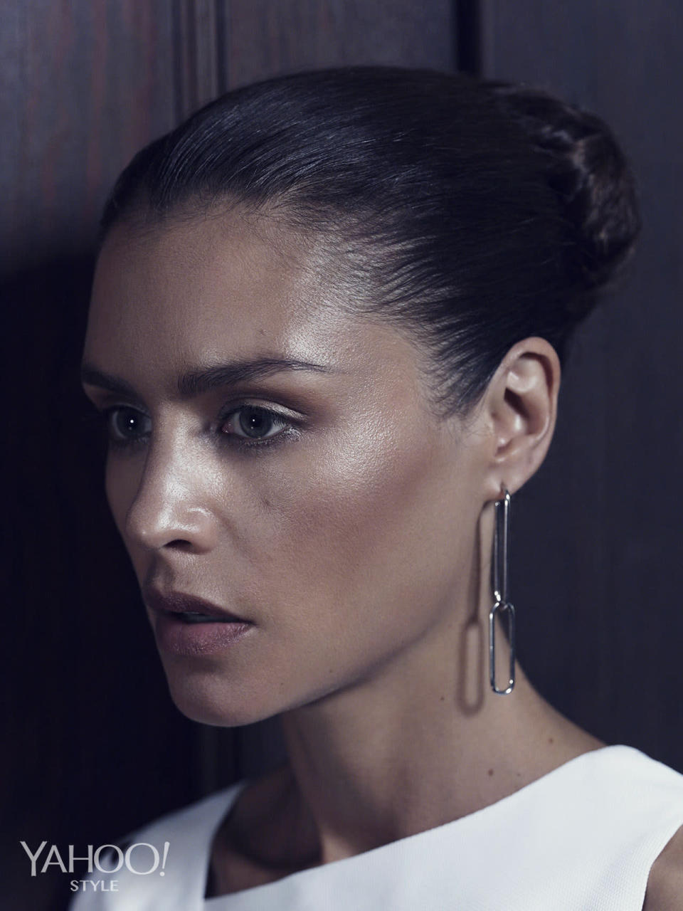 Hannah Ware shows off Dior’s Single Mail Earring.