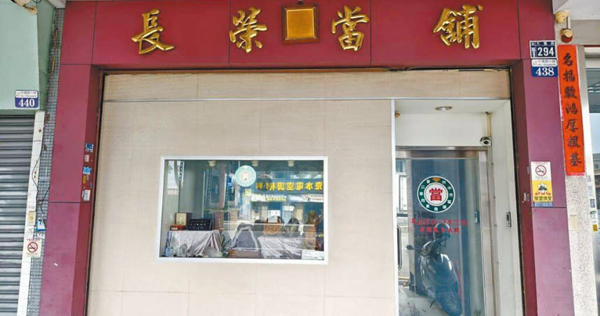台中市警局宣布開放3張當鋪牌照，將從5月28日至6月20日開放受理申請，7月23日公開抽籤。（圖／中國時報王煌忠攝）