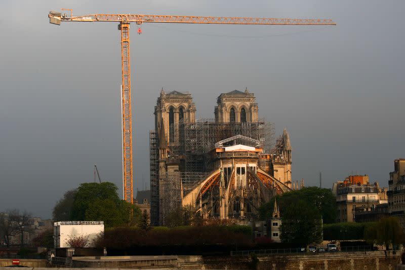 UNE CÉRÉMONIE À NOTRE-DAME DE PARIS POUR CÉLÉBRER PÂQUES