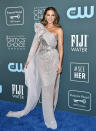 Kate Beckinsale defendió con mucho estilo un sofisticado diseño de Julien Macdonald que no era fácil de llevar. (Foto: Axelle / Bauer-Griffin / Getty Images)