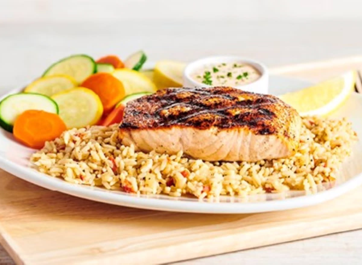 Outback Steakhouse Grilled Salmon with Remoulade